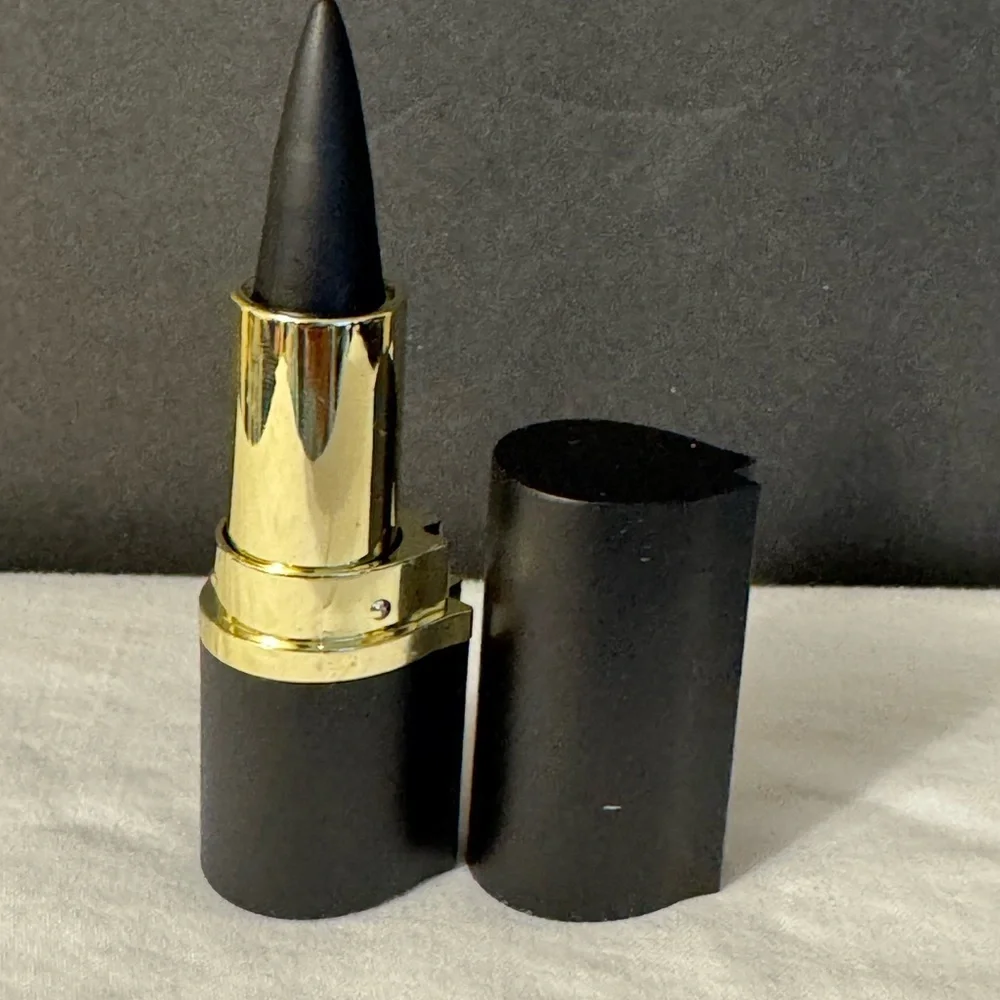 BLACK EYELINER